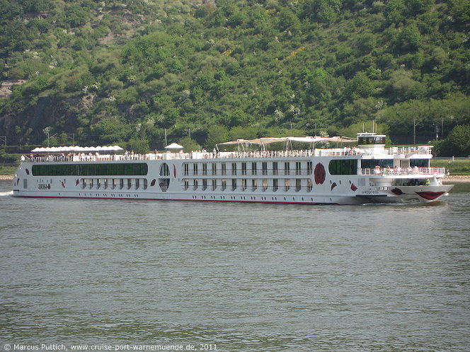 Flusskreuzfahrtschiff A-ROSA VIVA am 24. April 2011 in Bacharach (Deutschland).