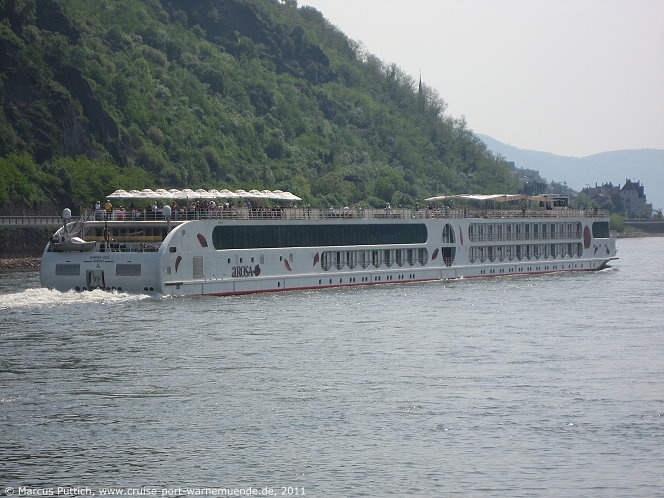 Flusskreuzfahrtschiff A-ROSA VIVA am 24. April 2011 in Bacharach (Deutschland).