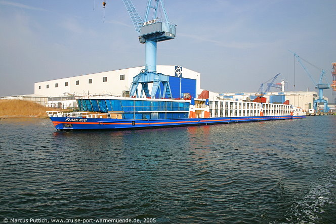 Flusskreuzfahrtschiff FLAMENCO am 24. M&auml;rz 2005 im Ostseebad Warnem&uuml;nde.
