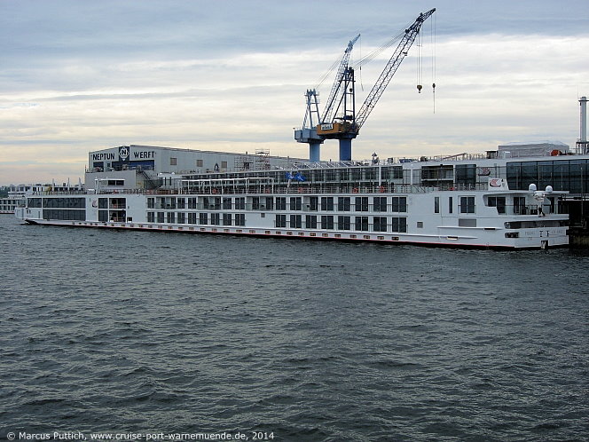 Flusskreuzfahrtschiff VIKING EIR am 09. August 2014 im Kreuzfahrthafen Warnem&uuml;nde in der Hansestadt Rostock.