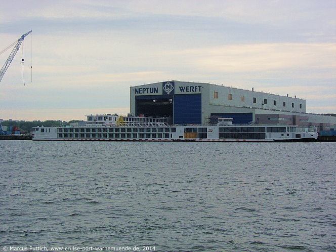 Flusskreuzfahrtschiff VIKING LOFN am 09. August 2014 im Kreuzfahrthafen Warnem&uuml;nde in der Hansestadt Rostock.