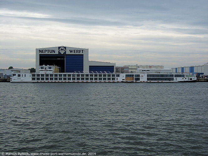 Flusskreuzfahrtschiff VIKING LOFN am 09. August 2014 im Kreuzfahrthafen Warnem&uuml;nde in der Hansestadt Rostock.