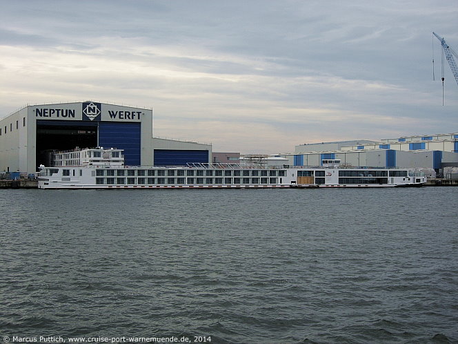 Flusskreuzfahrtschiff VIKING LOFN am 09. August 2014 im Kreuzfahrthafen Warnem&uuml;nde in der Hansestadt Rostock.