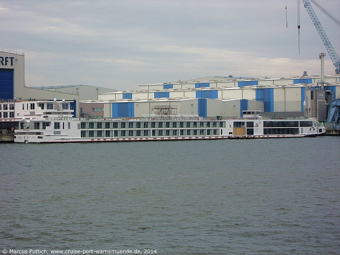 Flusskreuzfahrtschiff VIKING LOFN am 09. August 2014 im Kreuzfahrthafen Warnem&uuml;nde in der Hansestadt Rostock.