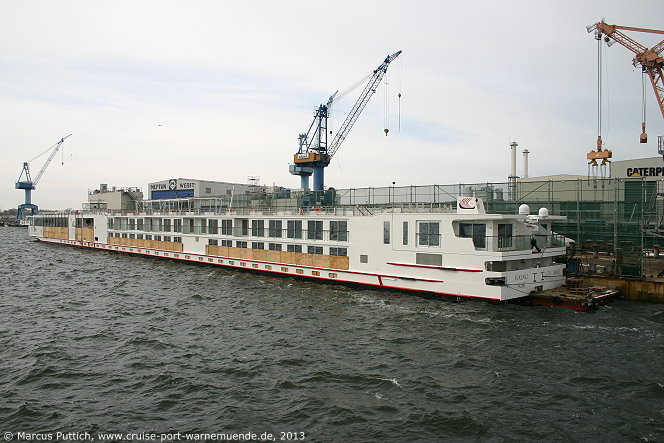 Flusskreuzfahrtschiff VIKING TOR am 17. M&auml;rz 2013 im Ostseebad Warnem&uuml;nde.