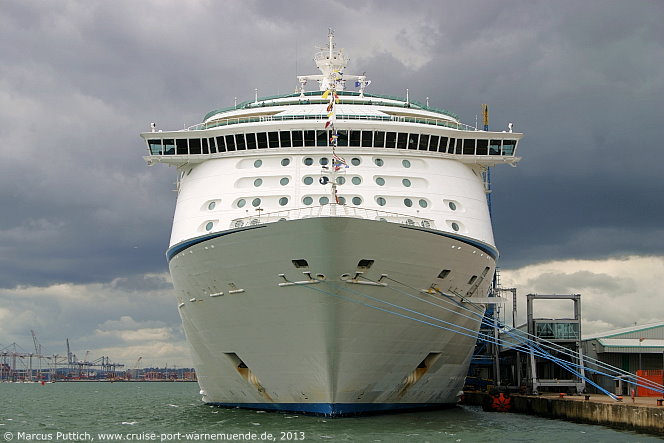Das Kreuzfahrtschiff ADVENTURE OF THE SEAS von der Kreuzfahrtreederei Royal Caribbean International am 13. Juni 2013 in Southampton (England).