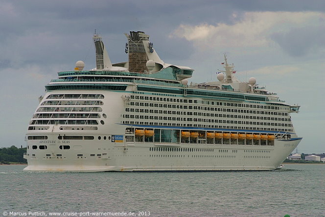 Das Kreuzfahrtschiff ADVENTURE OF THE SEAS von der Kreuzfahrtreederei Royal Caribbean International am 13. Juni 2013 in Southampton (England).