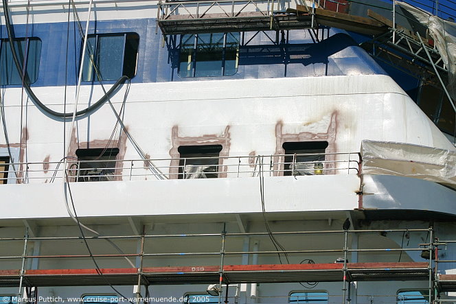 Das Kreuzfahrtschiff AIDAcara am 22. April 2005 auf der Neptun Werft im Ostseebad Warnemünde.