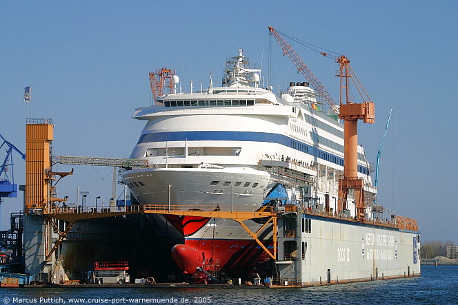 Das Kreuzfahrtschiff AIDAcara am 22. April 2005 auf der Neptun Werft im Ostseebad Warnemünde.