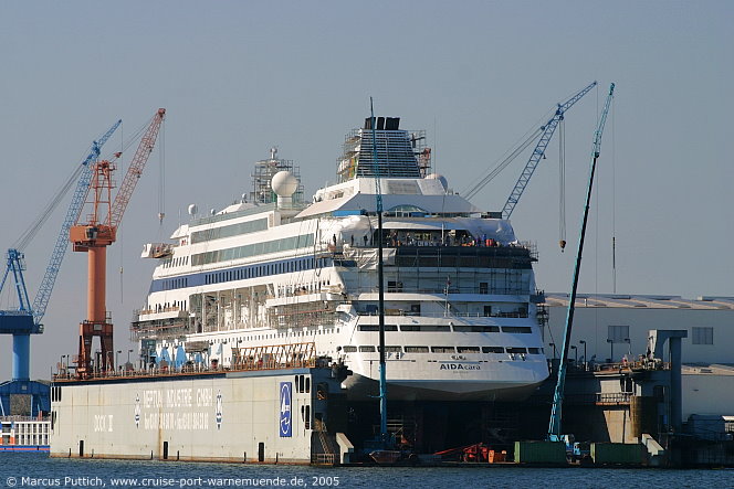Das Kreuzfahrtschiff AIDAcara am 22. April 2005 auf der Neptun Werft im Ostseebad Warnemünde.
