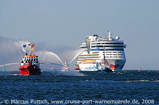 Kreuzfahrtschiff AIDAbella am 21. April 2008 im Kreuzfahrthafen Warnem&uuml;nde in der Hansestadt Rostock.