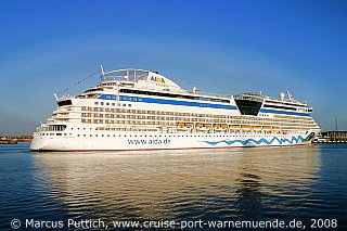 Kreuzfahrtschiff AIDAbella am 24. April 2008 im Kreuzfahrthafen Warnem&uuml;nde in der Hansestadt Rostock.