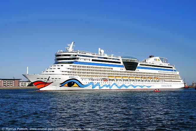 Kreuzfahrtschiff AIDAbella am 21. April 2008 im Kreuzfahrthafen Warnem&uuml;nde in der Hansestadt Rostock.