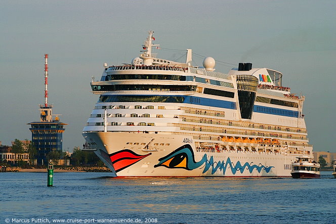 Kreuzfahrtschiff AIDAbella am 05. Mai 2008 im Kreuzfahrthafen Warnem&uuml;nde in der Hansestadt Rostock.