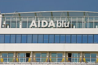 Das Kreuzfahrtschiff AIDAblu am 04. Juli 2010 im Kreuzfahrthafen Warnemünde in der Hansestadt Rostock.