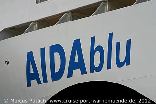 Das Kreuzfahrtschiff AIDAblu am 27. Mai 2012 im Kreuzfahrthafen Warnemünde in der Hansestadt Rostock.