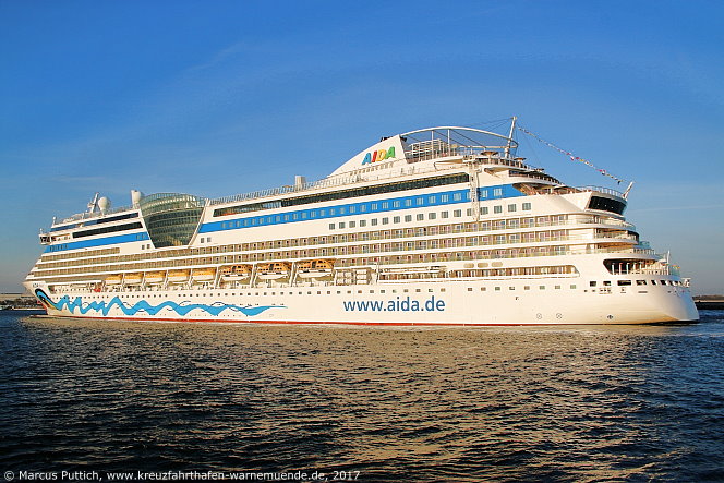 Das Kreuzfahrtschiff AIDAdiva am 01. Mai 2017 im Kreuzfahrthafen Warnemünde in der Hansestadt Rostock.