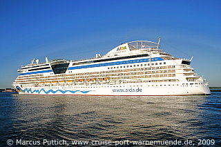 Das Kreuzfahrtschiff AIDAluna am 01. Juni 2009 im Kreuzfahrthafen Warnemünde in der Hansestadt Rostock.