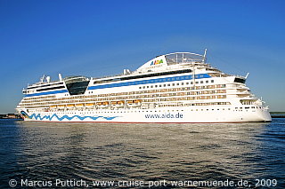 Das Kreuzfahrtschiff AIDAluna am 01. Juni 2009 im Kreuzfahrthafen Warnem&uuml;nde in der Hansestadt Rostock.