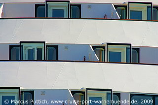 Das Kreuzfahrtschiff AIDAluna am 01. September 2009 im Kreuzfahrthafen Warnem&uuml;nde in der Hansestadt Rostock.