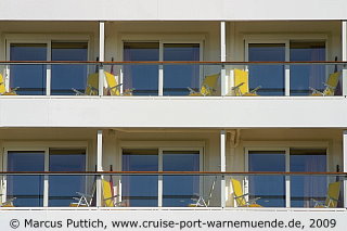 Das Kreuzfahrtschiff AIDAluna am 01. September 2009 im Kreuzfahrthafen Warnem&uuml;nde in der Hansestadt Rostock.