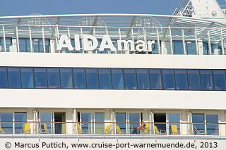 Das Kreuzfahrtschiff AIDAmar von der Kreuzfahrtreederei AIDA Cruises am 08. Juni 2013 im Kreuzfahrthafen Warnemünde in der Hansestadt Rostock.