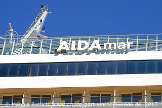 Das Kreuzfahrtschiff AIDAmar von der Kreuzfahrtreederei AIDA Cruises am 06. Juli 2013 im Kreuzfahrthafen Warnemünde in der Hansestadt Rostock.