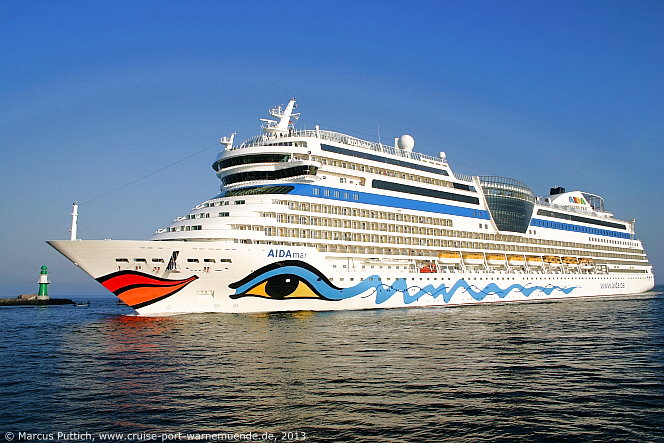 Das Kreuzfahrtschiff AIDAmar von der Kreuzfahrtreederei AIDA Cruises am 08. Juni 2013 im Kreuzfahrthafen Warnemünde in der Hansestadt Rostock.