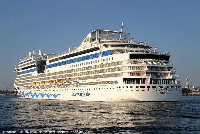 Das Kreuzfahrtschiff AIDAmar von der Kreuzfahrtreederei AIDA Cruises am 08. Juni 2013 im Kreuzfahrthafen Warnemünde in der Hansestadt Rostock.