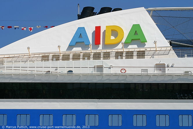 Das Kreuzfahrtschiff AIDAmar von der Kreuzfahrtreederei AIDA Cruises am 06. Juli 2013 im Kreuzfahrthafen Warnemünde in der Hansestadt Rostock.