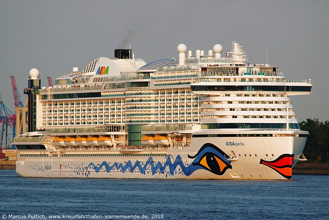Das Kreuzfahrtschiff AIDAperla am 09. Juni 2018 in Hamburg (Deutschland).