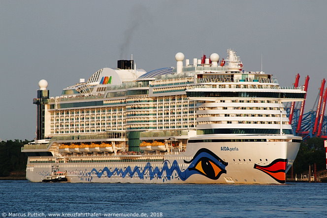 Das Kreuzfahrtschiff AIDAperla am 09. Juni 2018 in Hamburg (Deutschland).