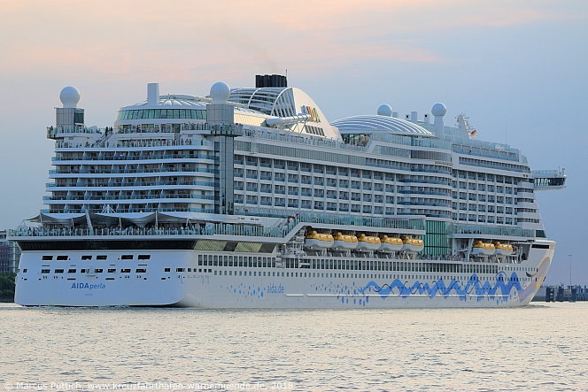 Das Kreuzfahrtschiff AIDAperla am 09. Juni 2018 in Hamburg (Deutschland).