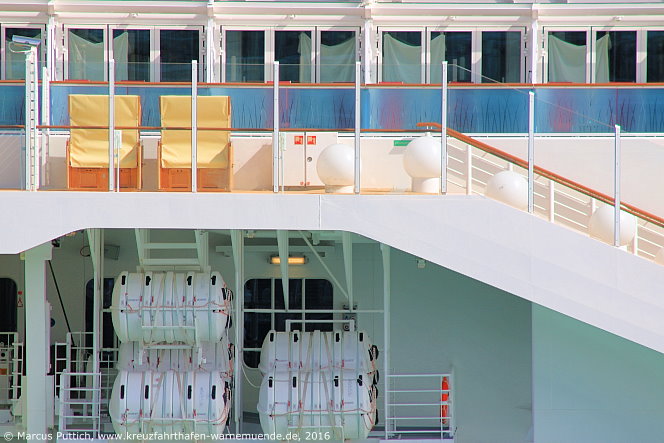 Das Kreuzfahrtschiff AIDAprima am 15. April 2016 in Cadiz (Spanien).