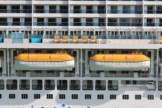 Das Kreuzfahrtschiff AIDAprima am 15. April 2016 in Cadiz (Spanien).