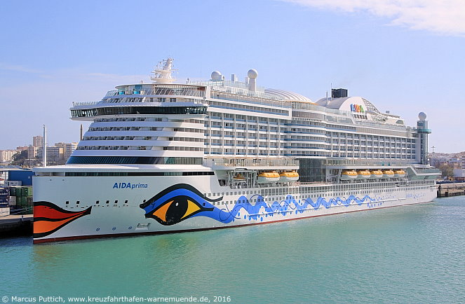 Kreuzfahrtschiff AIDAprima am 15. April 2016 in Cadiz (Spanien)