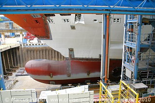 Das Kreuzfahrtschiff AIDAsol am 06. Mai 2010 auf der Meyer Werft in Papenburg (Deutschland).