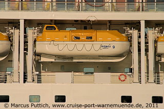 Das Kreuzfahrtschiff AIDAsol am 06. Mai 2011 im Kreuzfahrthafen Warnem&uuml;nde in der Hansestadt Rostock (Erstanlauf).