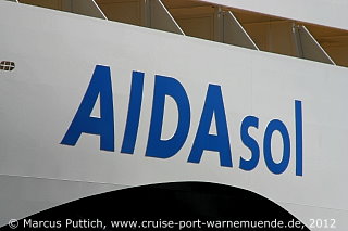Das Kreuzfahrtschiff AIDAsol am 25. Mai 2012 im Kreuzfahrthafen Warnem&uuml;nde in der Hansestadt Rostock.