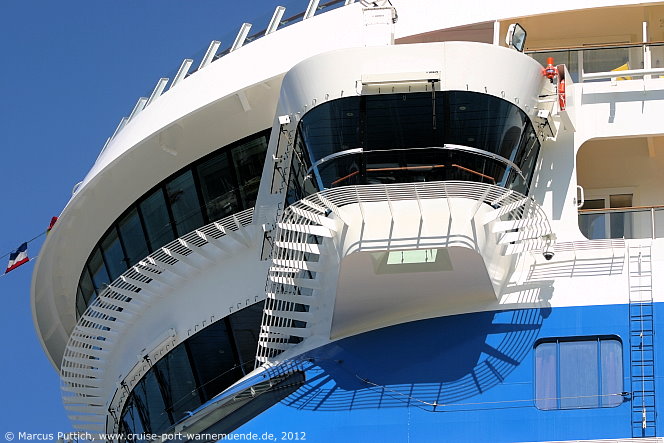 Das Kreuzfahrtschiff AIDAsol am 25. Mai 2012 im Kreuzfahrthafen Warnem&uuml;nde in der Hansestadt Rostock.