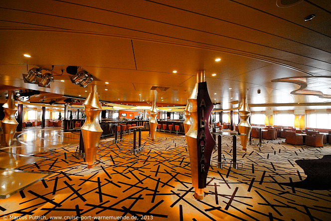 Kreuzfahrtschiff AIDAstella: Die AIDA Bar auf Deck 10.