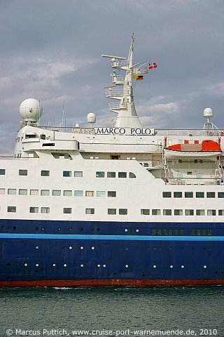 Das Kreuzfahrtschiff MARCO POLO am 01. August 2010 im Ostseebad Warnemünde.