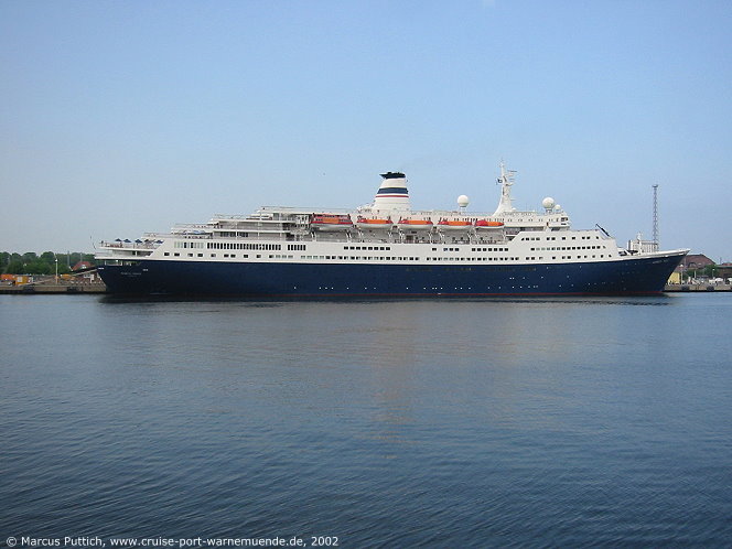 Das Kreuzfahrtschiff MARCO POLO am 20. Mai 2002 im Ostseebad Warnem&uuml;nde.