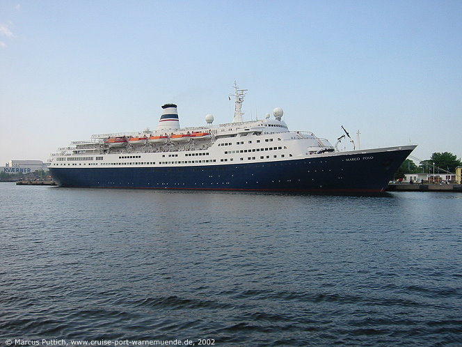 Das Kreuzfahrtschiff MARCO POLO am 20. Mai 2002 im Ostseebad Warnem&uuml;nde.