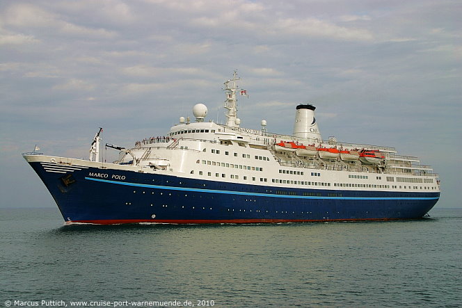 Das Kreuzfahrtschiff MARCO POLO am 01. August 2010 im Ostseebad Warnem&uuml;nde.