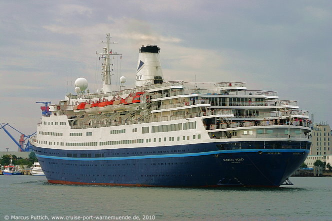 Das Kreuzfahrtschiff MARCO POLO am 01. August 2010 im Ostseebad Warnem&uuml;nde.