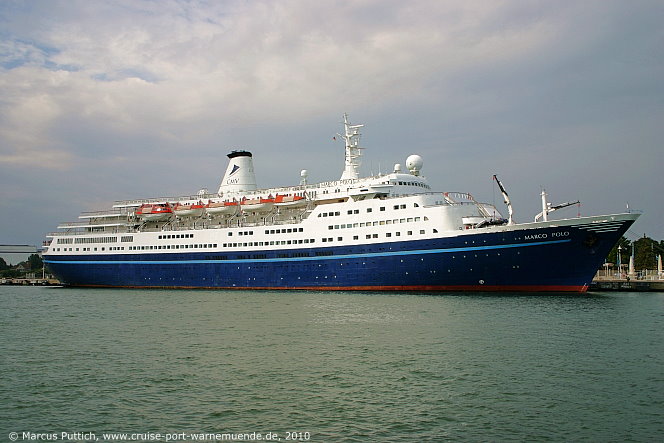 Das Kreuzfahrtschiff MARCO POLO am 01. August 2010 im Ostseebad Warnem&uuml;nde.