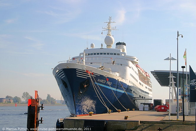 Das Kreuzfahrtschiff MARCO POLO am 02. Oktober 2011 im Ostseebad Warnem&uuml;nde.
