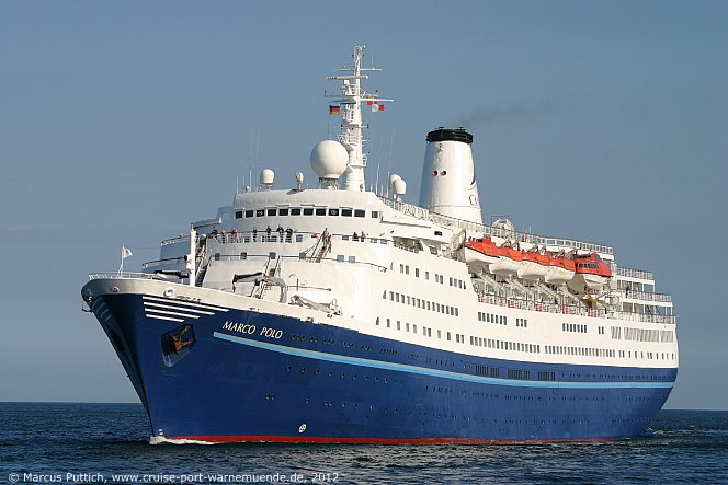 Das Kreuzfahrtschiff MARCO POLO am 09. Juni 2012 im Ostseebad Warnem&uuml;nde.