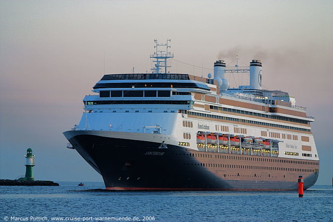 Das Kreuzfahrtschiff AMSTERDAM am 13. Juli 2006 im Kreuzfahrthafen Warnem&uuml;nde in der Hansestadt Rostock.